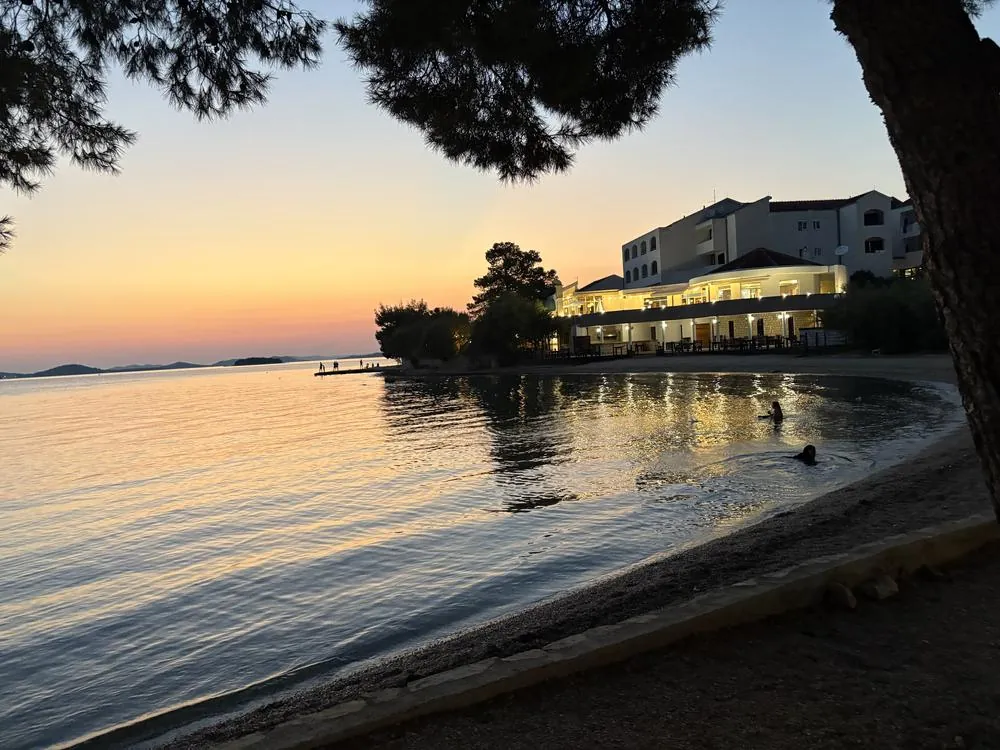 Sonnenuntergang an der Bucht, Kroatien